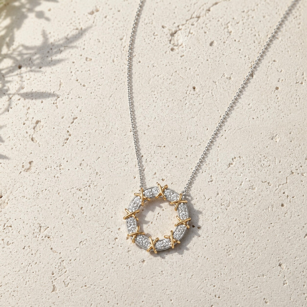 Halskette mit offenem, rundem Anhänger aus vergoldetem 925er Sterlingsilber mit Zirkonia-Pavé „Eternelle Belle“