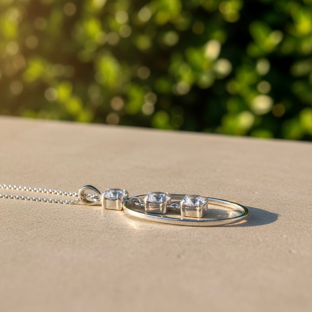 Halskette aus Sterlingsilber 925 mit ovalem, weißem Swarovski-Kristallanhänger "Eclat"