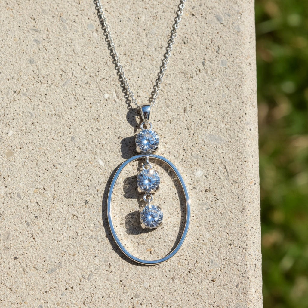 Halskette aus Sterlingsilber 925 mit ovalem, weißem Swarovski-Kristallanhänger "Eclat"