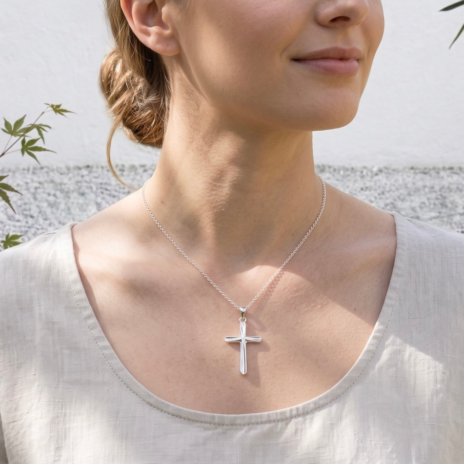 Sterlingsilber 925 Kreuzanhänger „Göttlich“