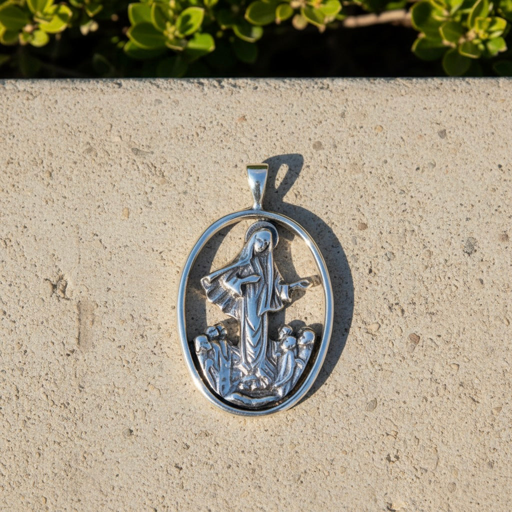 Muttergottes-Anhänger aus Sterlingsilber 925 „Unsere Liebe Frau“